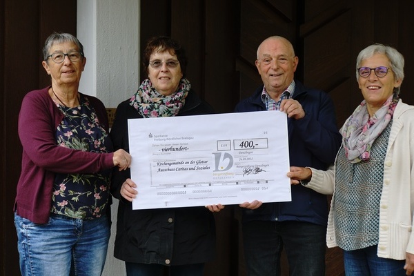 Scheck&uuml;bergabe B&uuml;rgerstiftung an Organisationsteam Ausschuss Soziales, Pfarrgemeinde St. Jakobus