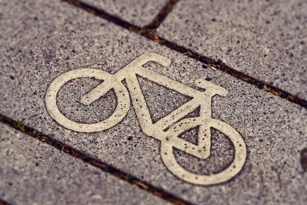 Aufgezeichnetes Fahrrad in Straenbelag