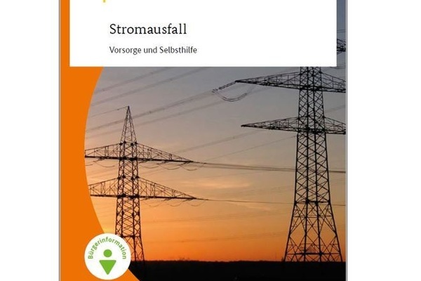 Deckblatt Broschüre Stromausfall mit zwei Strommasten