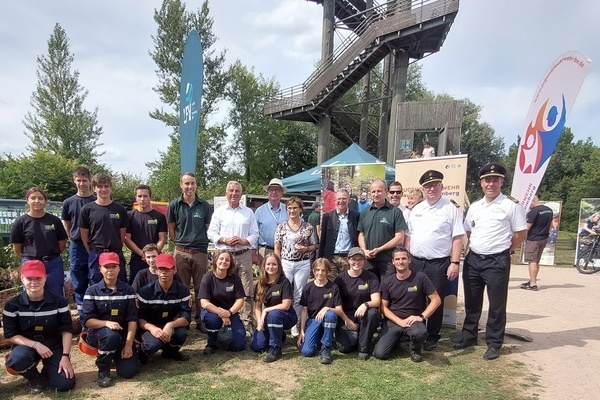 Die Jugendfeuerwehr Baden-Württemberg beim Landesfeuerwehrtag in Kehl