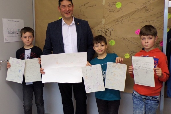 Unterschriften an B&uuml;rgermeister Hollemann