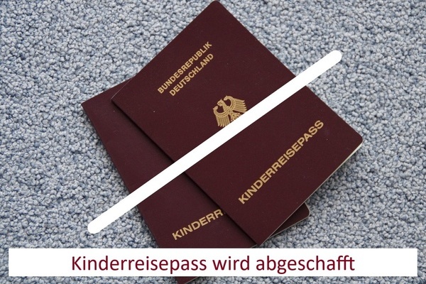 weinroter Kidnerreisepass auf grauen Untergrund, rote Schrift auf wei&szlig;em Grund