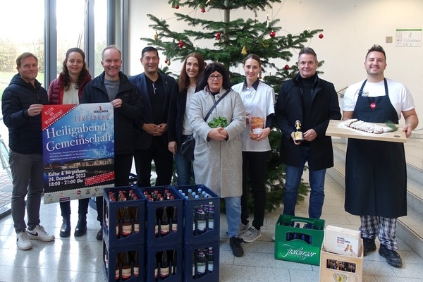 Initiator und Sponsoren von Heiligabend in Gemeindschaft vor dem Christbaum im Denzlinger Rathausfoyer