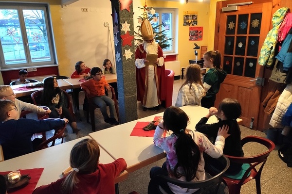 Der Nikolaus zu Besuch im Jugendtreff Denzlingen. Foto: Jugendpflege Denzlingen