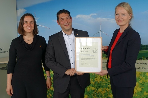 Preisverleihung des Förderwettbewerbs v.l. Diana Sträuber, Markus Hollemann, Thekla Walker. Foto: Melanie Lackner