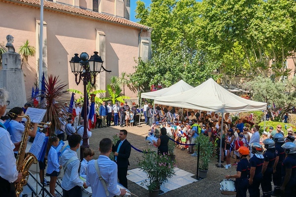 80 Jahre Landung der Alliierten im südfranzösischen Saint-Cyr-sur-Mer. Feierlichkeiten auf dem Place Portalis. Foto: J. Nicolas, Saint-Cyr-sur-Mer