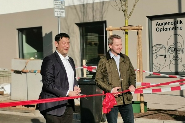 Bild: Bürgermeister Markus Hollemann und Jürgen Lange-von Kulessa (Ergon Invest GmbH). Foto: Gemeinde Denzlingen.