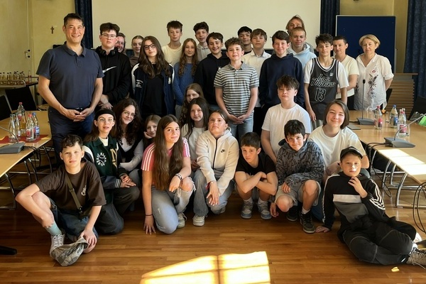 Bild: Bürgermeister Markus Hollemann (links) mit dem Besuch aus der polnischen Partnerstadt Konstancin-Jeziorna. Foto: Gemeinde Denzlingen