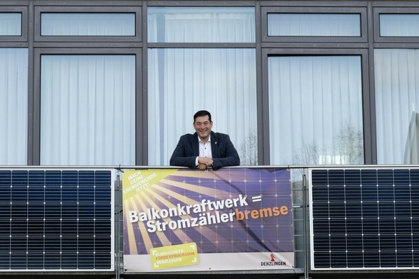 Bild: Bürgermeister Markus Hollemann auf dem Rathausbalkon. Foto: Margrit Müller