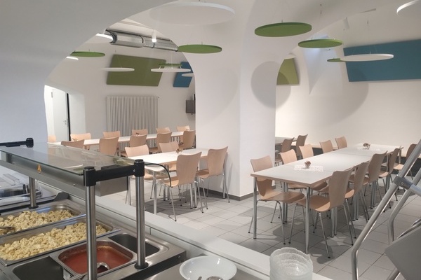  Die neue Schülermensa im frisch sanierten Gewölbekeller des Grundschulhauses in der Hauptstraße. Foto: Gemeinde Denzlingen. 