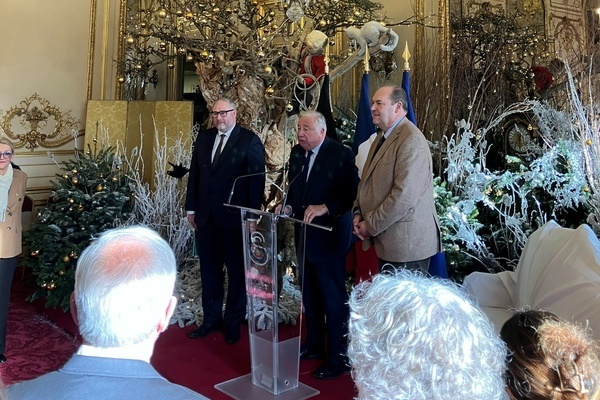 Bild: Grard Larcher, Prsident des franzsischen Senats, bei der Verkndung der Preistrger. Foto: Gemeinde Denzlingen.