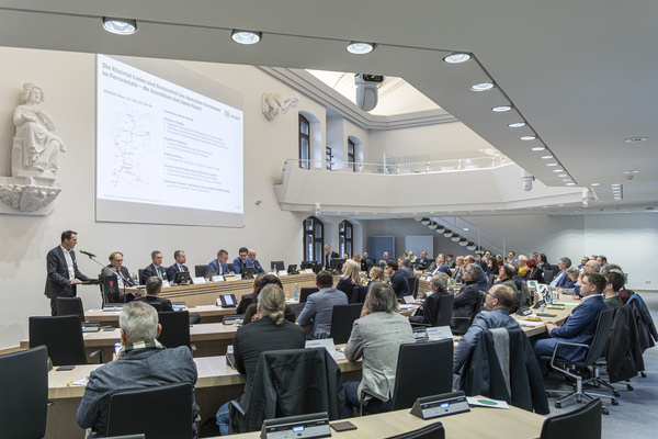 Foto: Spitzengespr&auml;ch zur Rheintalbahn in Freiburg. Quelle: Stadt Freiburg/Michael Spiegelhalter