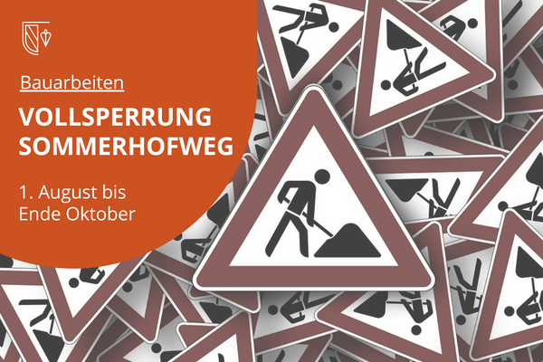 Baustellenschilder, wei&szlig;e Schrift auf ziegelrotem Untergrund: Vollsperrung Sommerhofweg