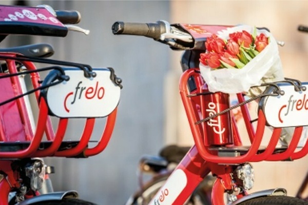 Frelo Fahrr&auml;der mit Blumen im Korb