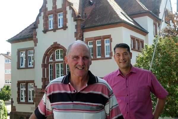 Andreas Haller und Bürgermeister Markus Hollemann