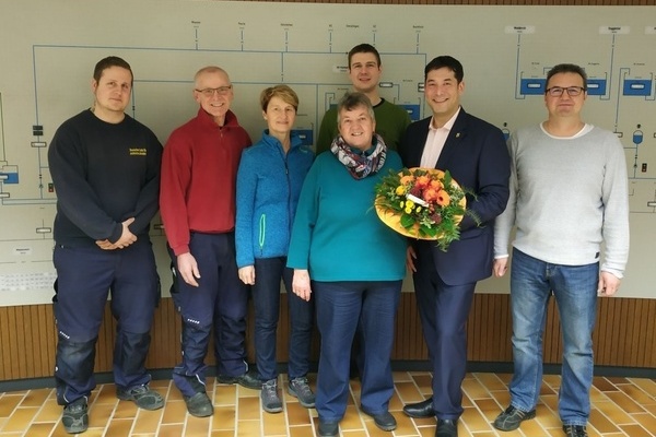 Foto: WVV MB - Verabschiedung R. Schillinger im Wasserwerk v.l.n.r.:  Daniel Scherzinger, Erich Schulz,  Sabine Galm,  Clemens Christian Strauch, Rosemarie Schillinger, Brgermeister und Verbandsvorsitzender Markus Hollemann,  Uwe Nbling (Techn. Betriebs