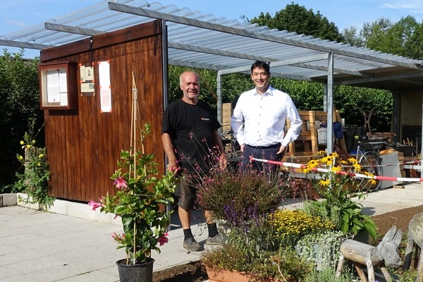Erster Vorsitzender Robert Schock und B&uuml;rgermeister Markus Hollemann