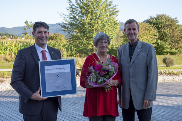 &Uuml;berreichung B&uuml;rgerpreis an Lisa Peltz