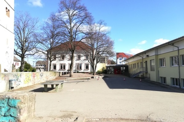 Schulhof Grundschule Hauptstraße