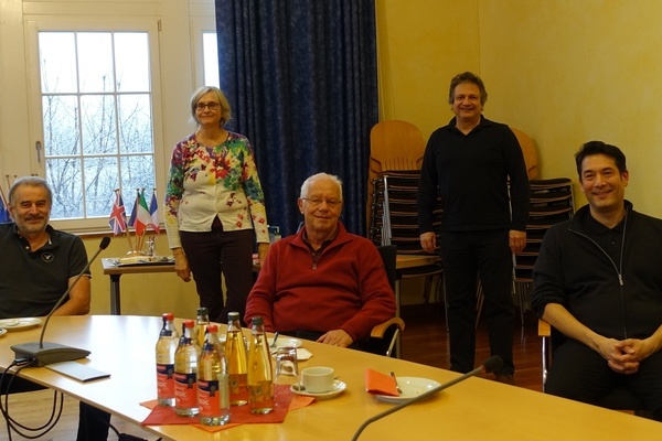 Verabschiedung von Walter Ott im Sitzungszimmer,  v.l.n.r. Matthias Schubien, Cornelia G&uuml;nter, Walter Ott, Markus N&uuml;bling, B&uuml;rgermeister Markus Hollemann