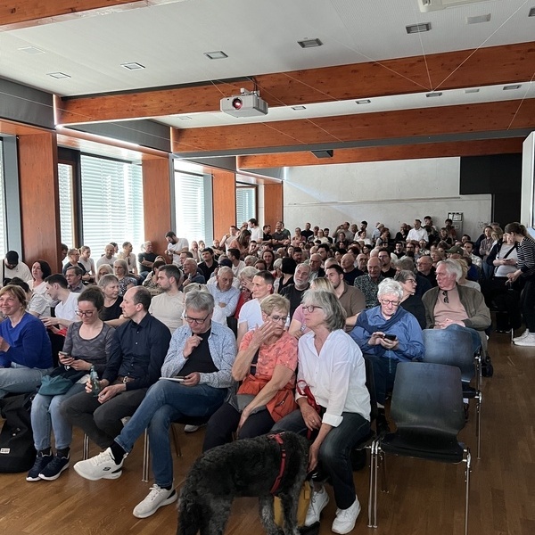 Voller Saal im Kultur & B�rgerhaus bei der Infoveranstaltung zum Vermarktungskonzept Neubaugebiet K�ppelematten. Foto: Gemeinde Denzlingen.