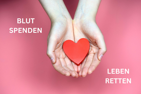 Blut spenden Leben retten. H�nde, die ein rotes Herz halten